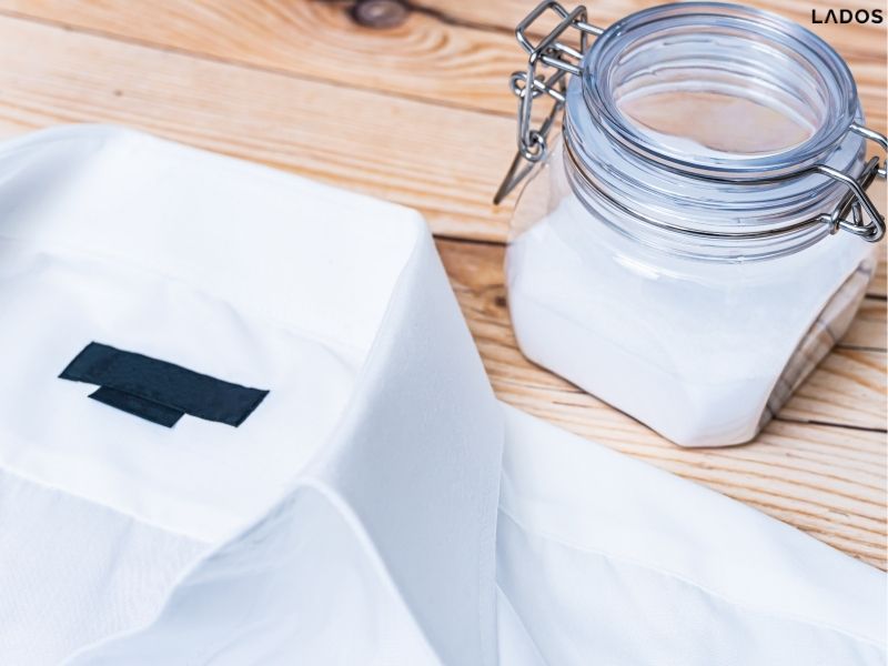 Cách dùng baking soda để làm sạch áo sơ mi